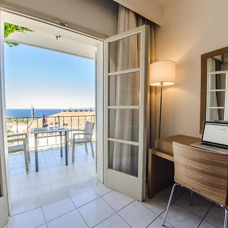 Nereides מלון 2*