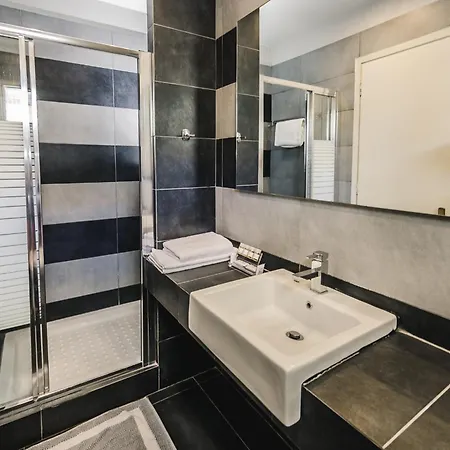 Nereides מלון 2*