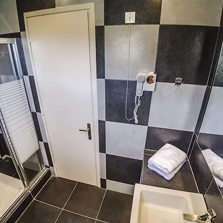 Nereides Hotell 2*