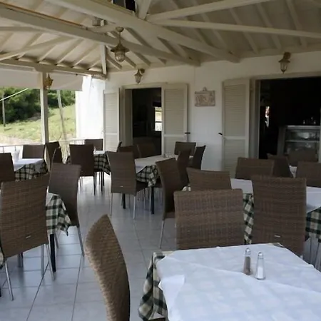 Nereides מלון 2*