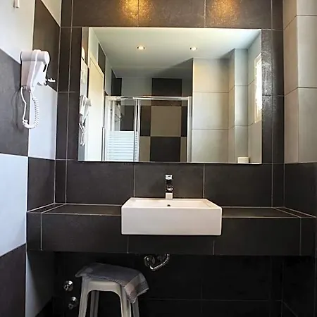 Nereides Hotel Patitiri